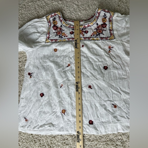 Size Large Embroidered White Floral Women's Top NWT - Picture 6 of 7